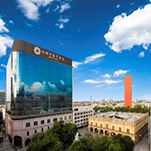 Fachada_del_hotel_Krystal_Monterrey_Centro_Macroplaza